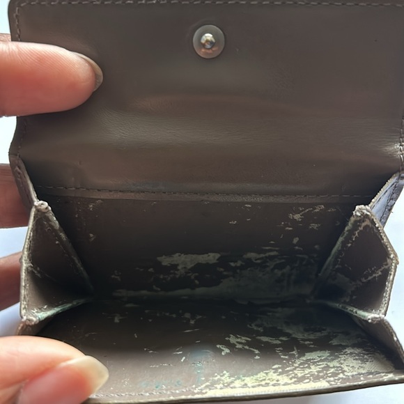 Louis Vuitton Epi Wallet EUC - Picture 4 of 9